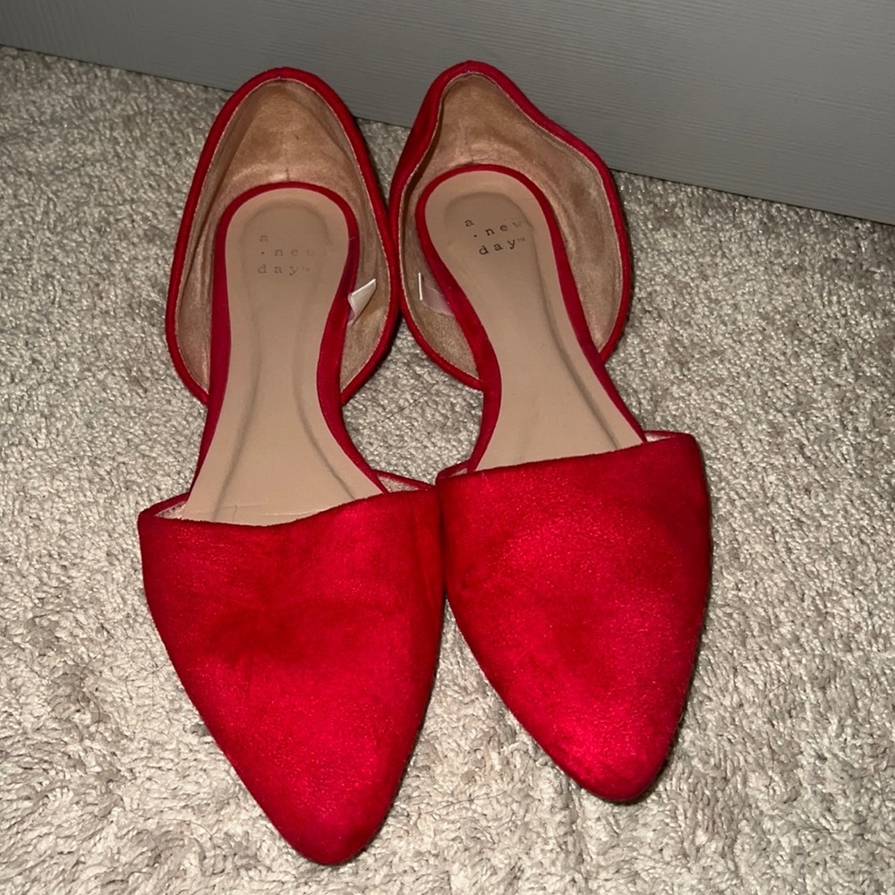Red new day flats 7.5